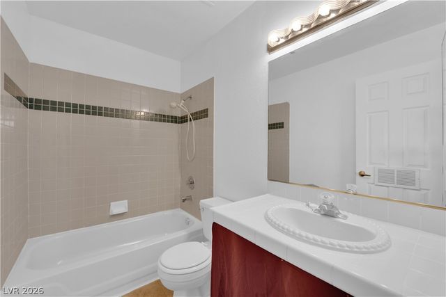 1600 North Torrey Pines Drive 202, Las Vegas, NV 89108