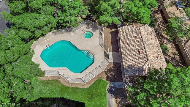 1600 North Torrey Pines Drive 202, Las Vegas, NV 89108