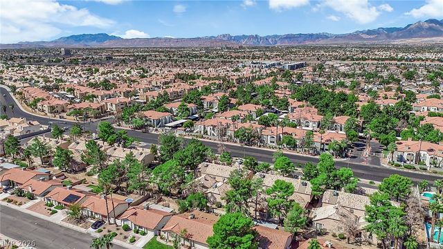 1600 North Torrey Pines Drive 202, Las Vegas, NV 89108