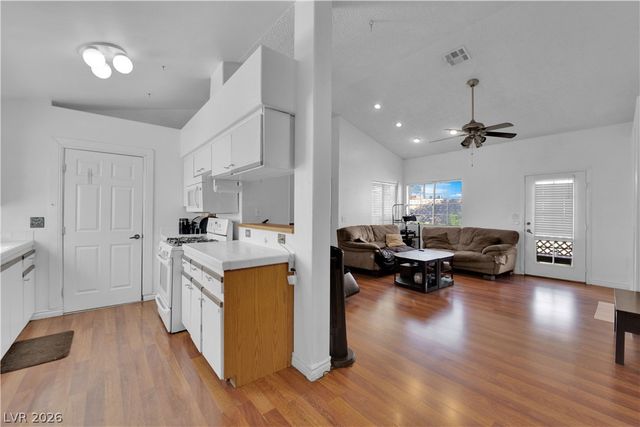 1600 North Torrey Pines Drive 202, Las Vegas, NV 89108