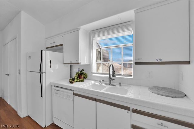 1600 North Torrey Pines Drive 202, Las Vegas, NV 89108