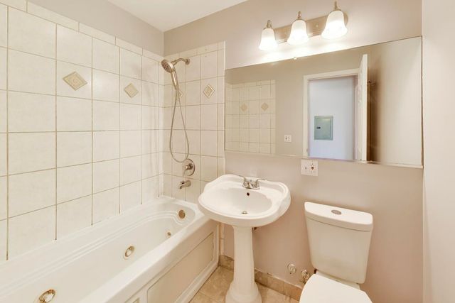 7123 N Damen Avenue 6E, Chicago, IL 60645