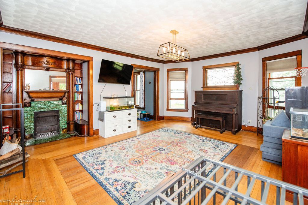 Image 15 of property listing at 109 W North Street, Peotone, IL 60468