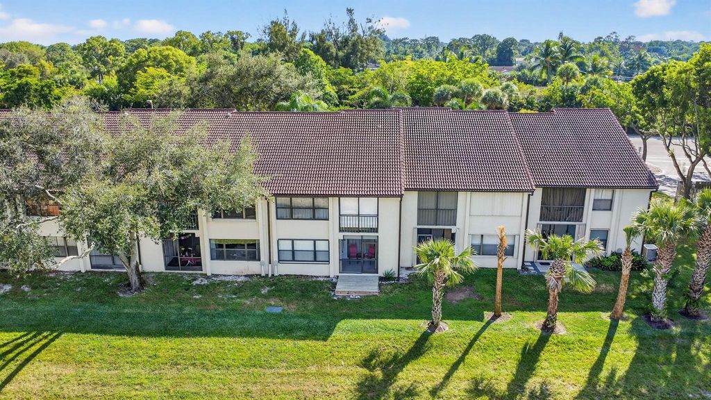 4745 Lucerne Lakes Boulevard 103, Lake Worth, FL 33467