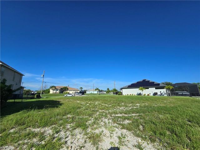 1301 SE 5th CT, Cape Coral, FL 33990