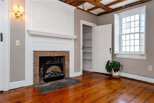 19 King Street 1, East Greenwich, RI 02818