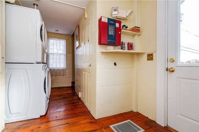 19 King Street 1, East Greenwich, RI 02818