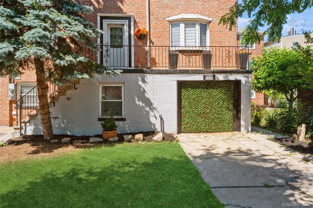 1321 Gillespie Avenue, Bronx, NY 10461