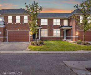 7382 Gateway Drive, West Bloomfield, MI 48322