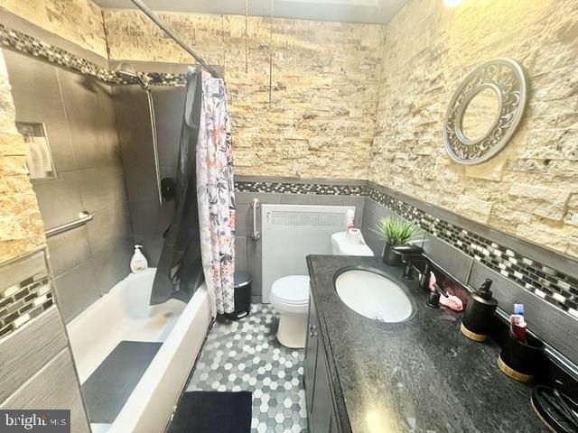6040 ALMA ST, Philadelphia, PA 19149
