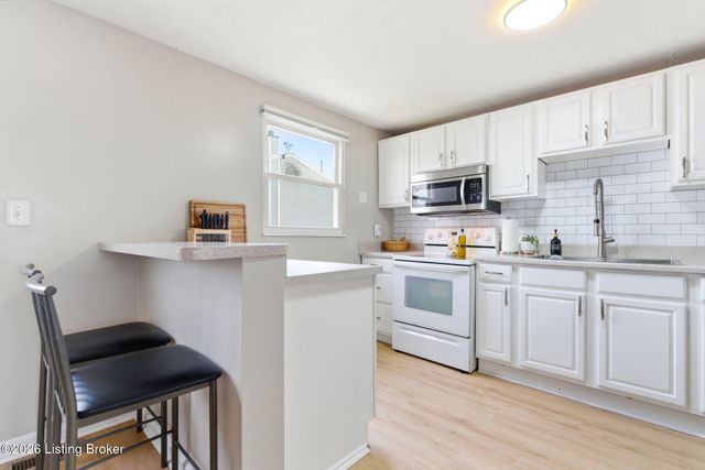 4411 Cody Ln, Louisville, KY 40229