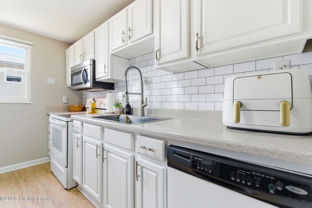 4411 Cody Ln, Louisville, KY 40229