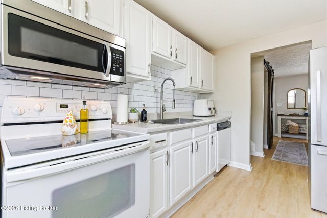 4411 Cody Ln, Louisville, KY 40229