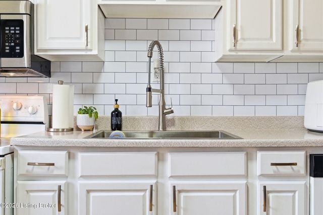 4411 Cody Ln, Louisville, KY 40229