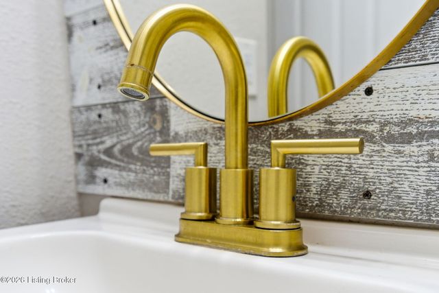 4411 Cody Ln, Louisville, KY 40229