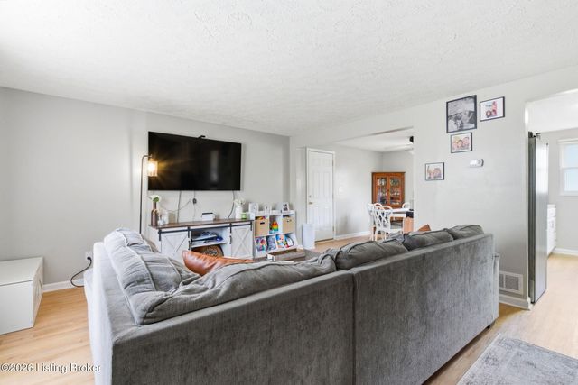 4411 Cody Ln, Louisville, KY 40229