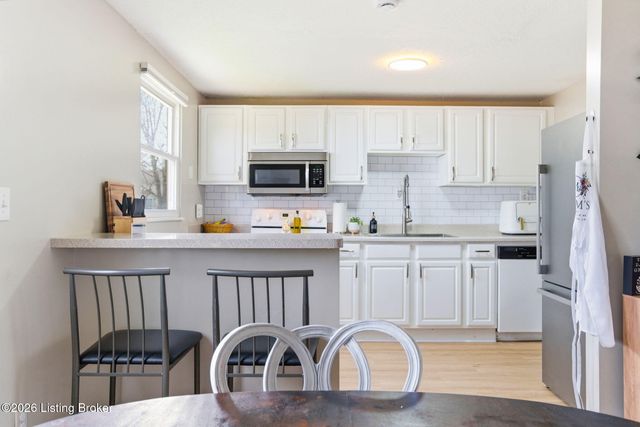 4411 Cody Ln, Louisville, KY 40229