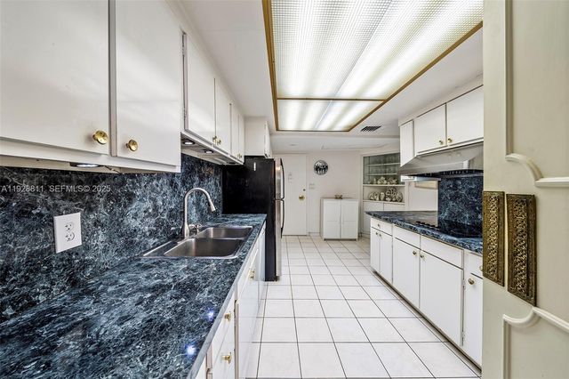 5255 Collins Ave 10A, Miami Beach, FL 33140