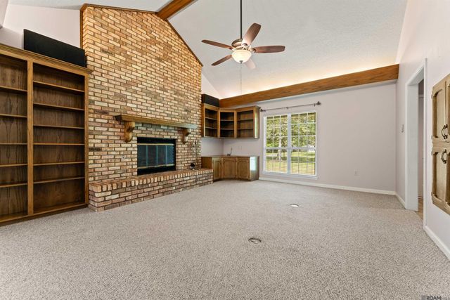 15035 Crystal Dr, Pride, LA 70770