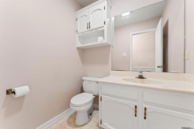 15035 Crystal Dr, Pride, LA 70770
