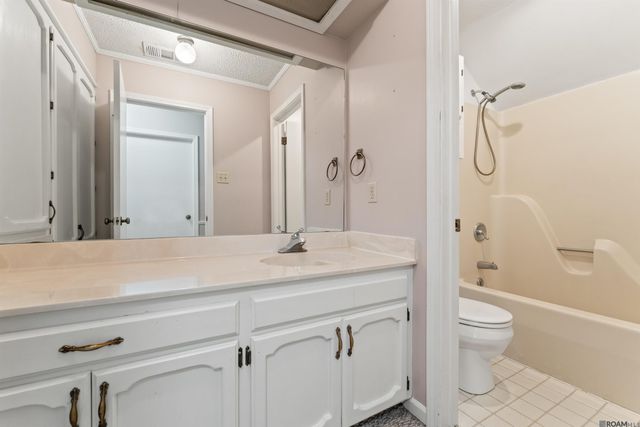 15035 Crystal Dr, Pride, LA 70770