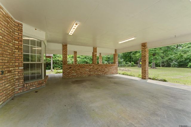 15035 Crystal Dr, Pride, LA 70770
