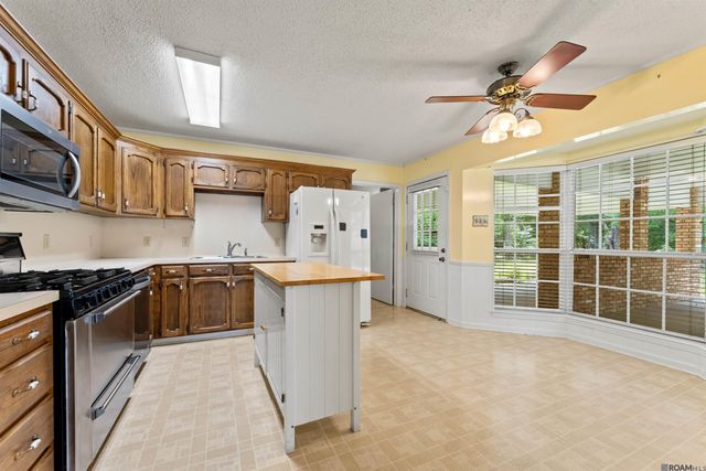 15035 Crystal Dr, Pride, LA 70770