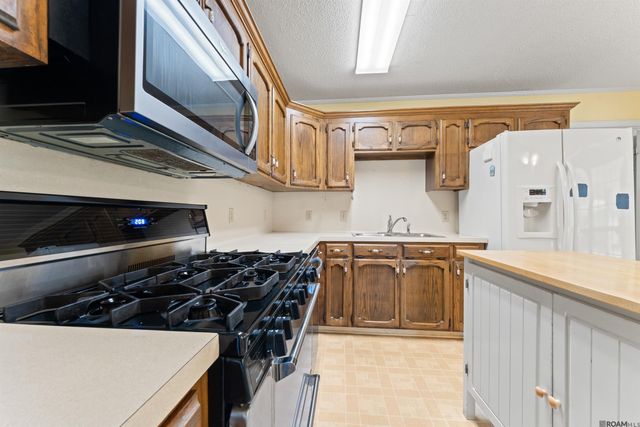 15035 Crystal Dr, Pride, LA 70770