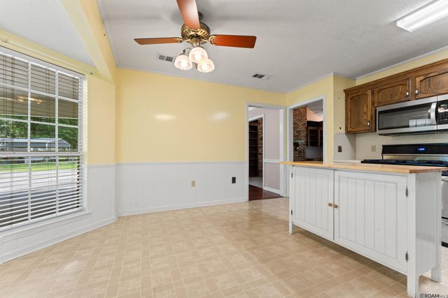 15035 Crystal Dr, Pride, LA 70770