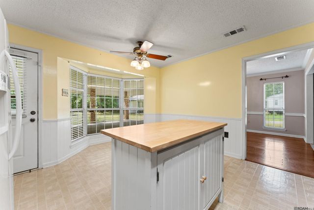 15035 Crystal Dr, Pride, LA 70770