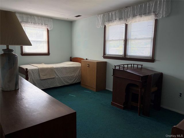46 Margaret Drive E, Plainview, NY 11803