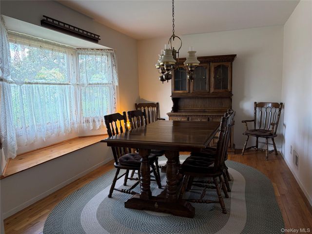 46 Margaret Drive E, Plainview, NY 11803