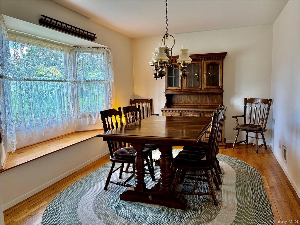 46 Margaret Drive E, Plainview, NY 11803 — photo 4