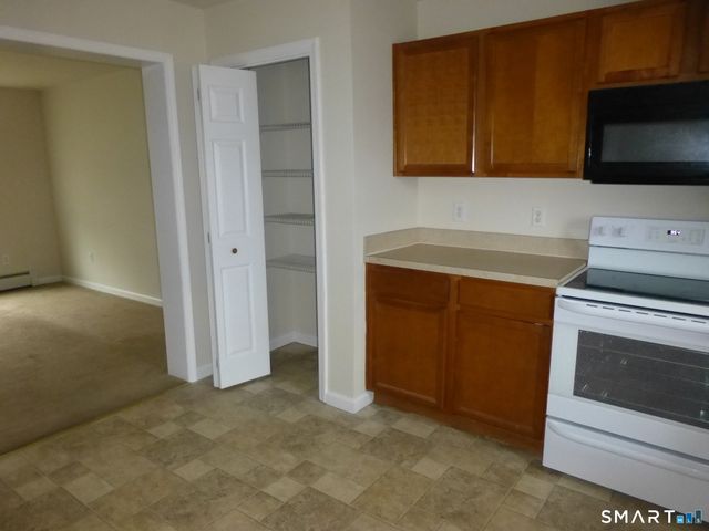 245 Elizabeth St Extension, Norwich, CT 06360