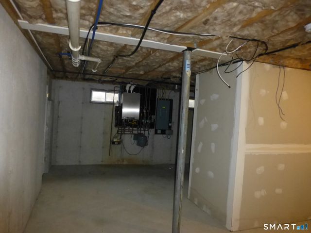 245 Elizabeth St Extension, Norwich, CT 06360