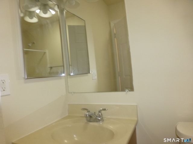 245 Elizabeth St Extension, Norwich, CT 06360