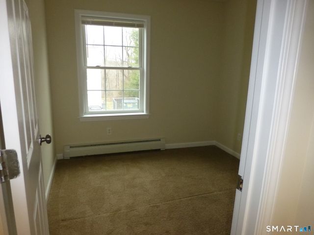 245 Elizabeth St Extension, Norwich, CT 06360