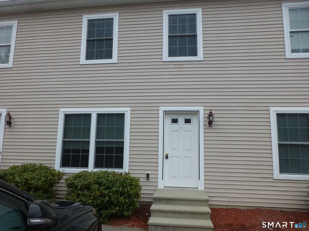 245 Elizabeth St Extension, Norwich, CT 06360