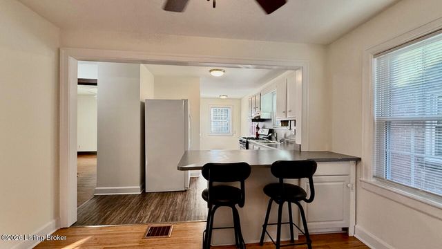 2428 Bradley Ave, Louisville, KY 40217