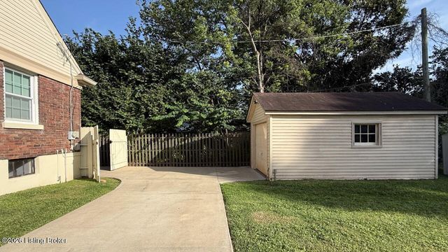 2428 Bradley Ave, Louisville, KY 40217