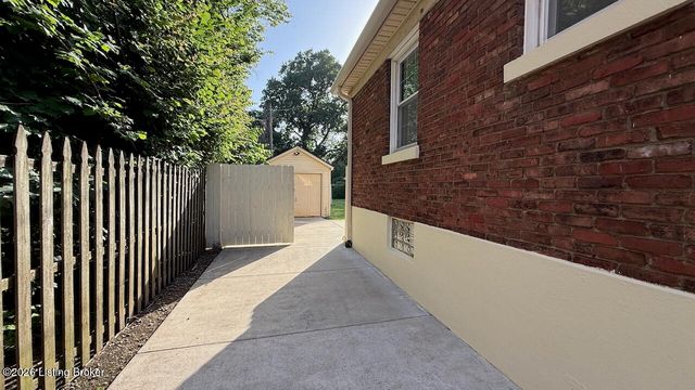 2428 Bradley Ave, Louisville, KY 40217