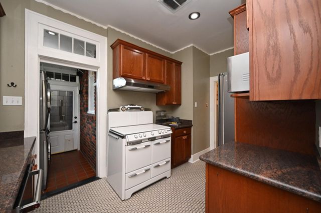 4627 Woodrow Avenue, Galveston, TX 77551