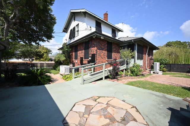 4627 Woodrow Avenue, Galveston, TX 77551