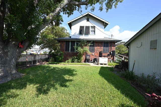 4627 Woodrow Avenue, Galveston, TX 77551