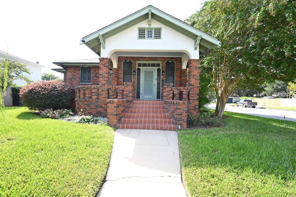 4627 Woodrow Avenue, Galveston, TX 77551