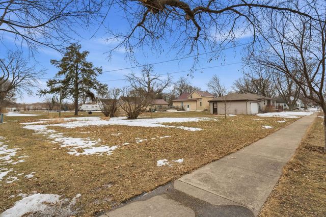 500 15th Avenue, Charles City, IA 50616