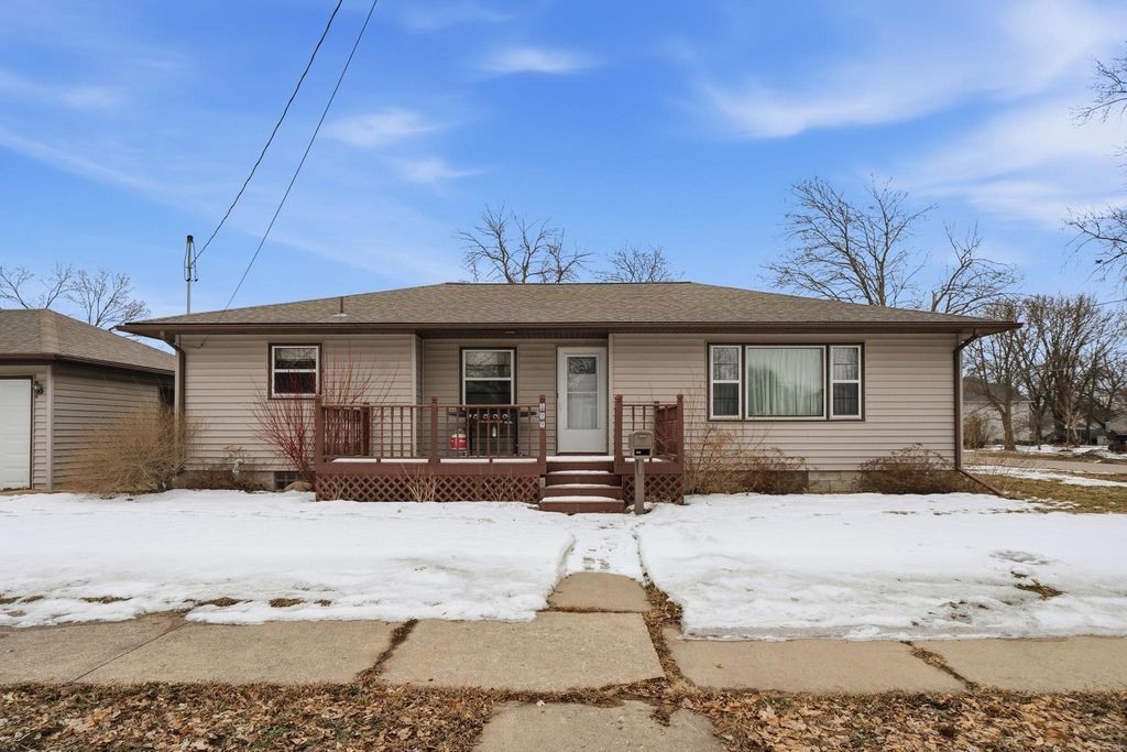 500 15th Avenue, Charles City, IA 50616