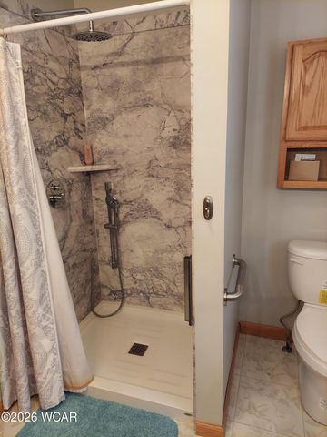 8 S Seltzer Street, Wapakoneta, OH 45895