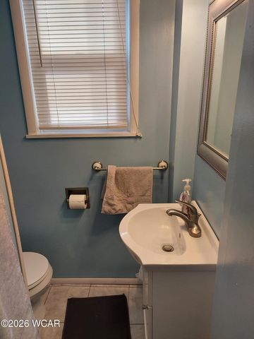 8 S Seltzer Street, Wapakoneta, OH 45895