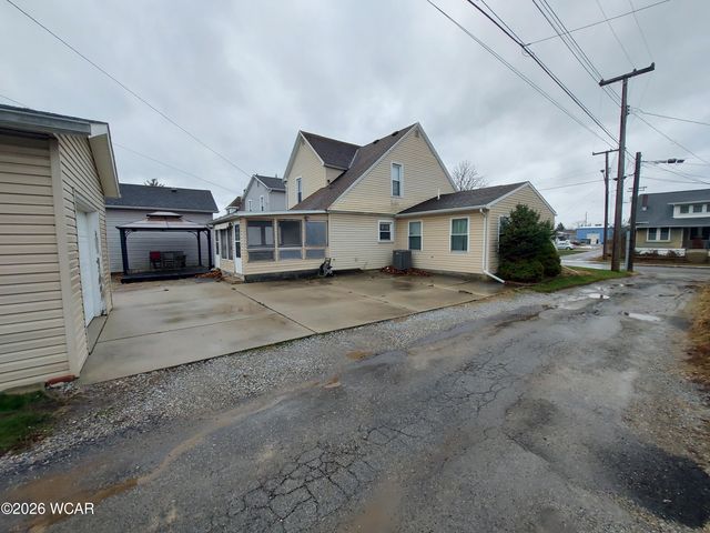 8 S Seltzer Street, Wapakoneta, OH 45895